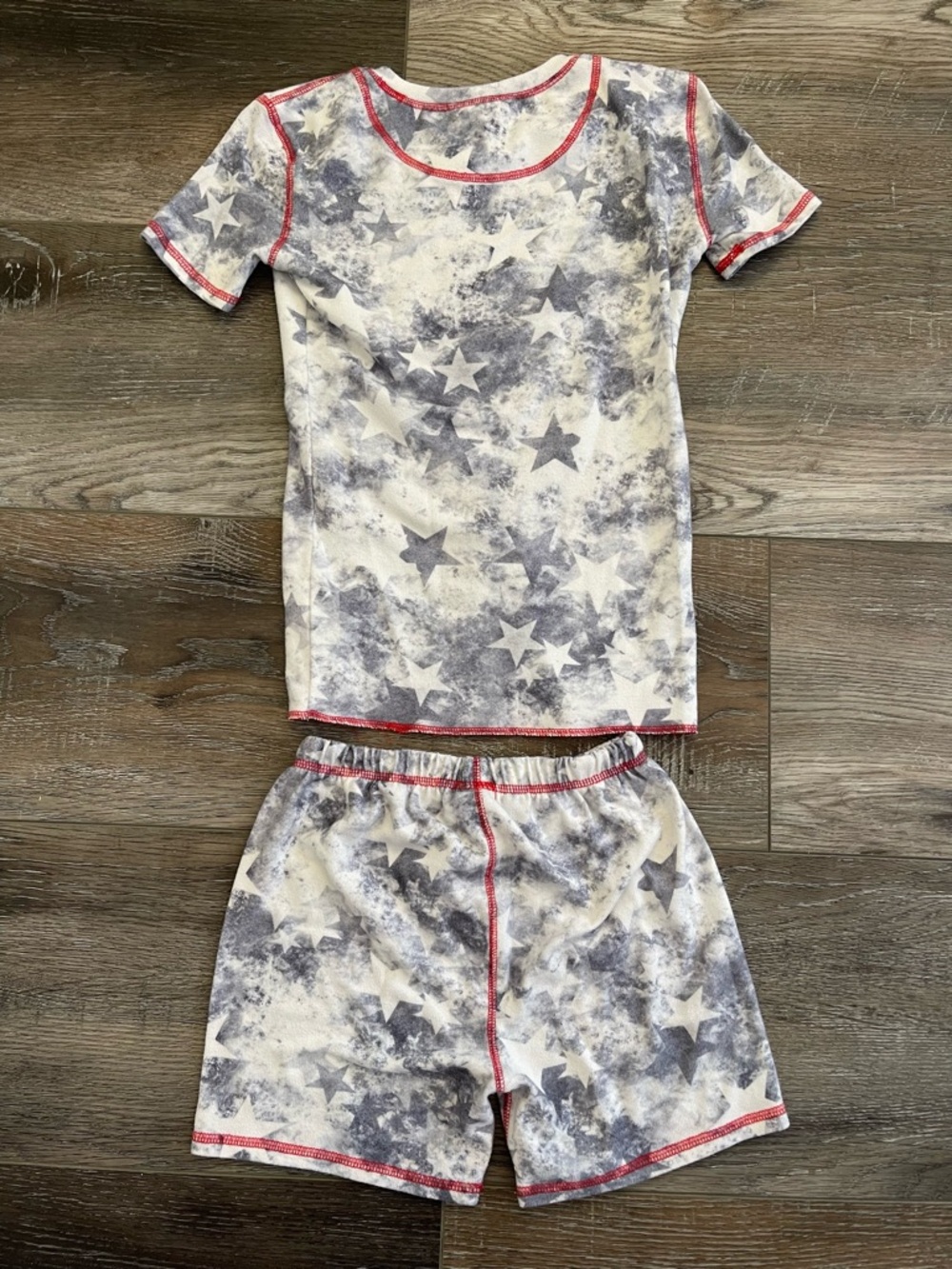 PJ Salvage Kids Star-Print Short Pajama Set - White, Gray & red, great condition